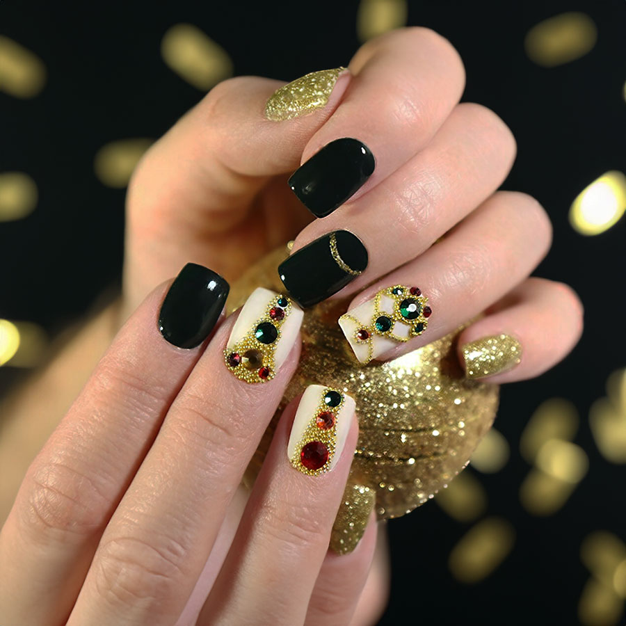 THE NAIL LOUNGE