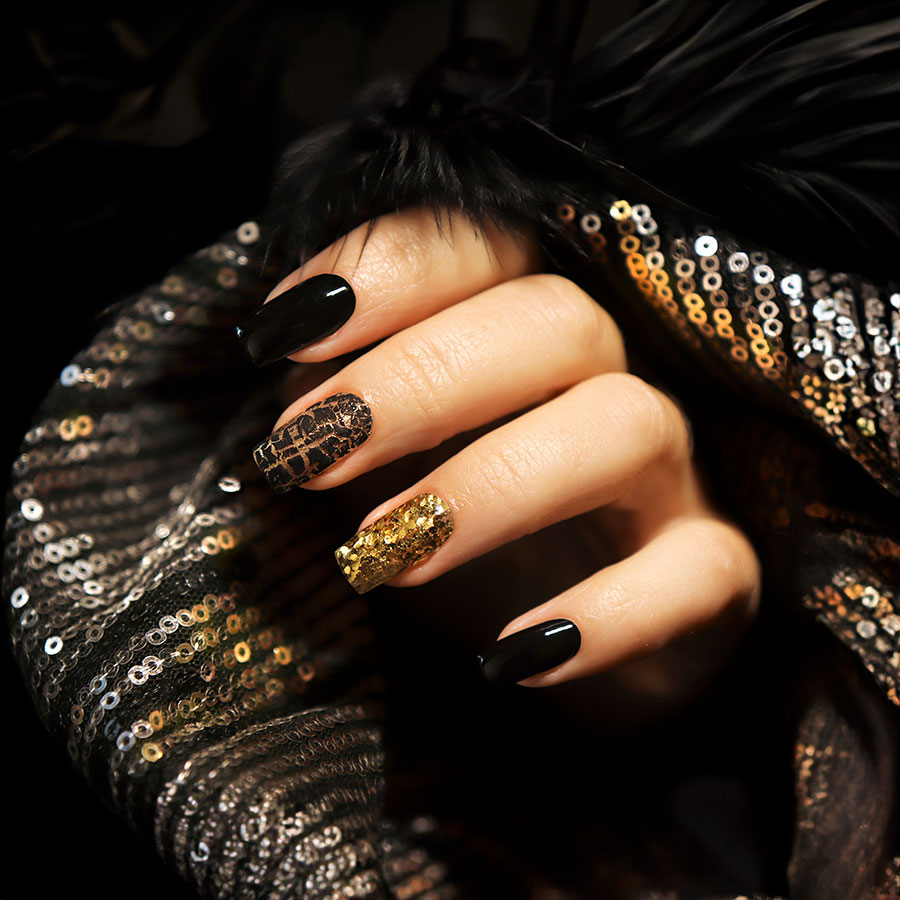THE NAIL LOUNGE